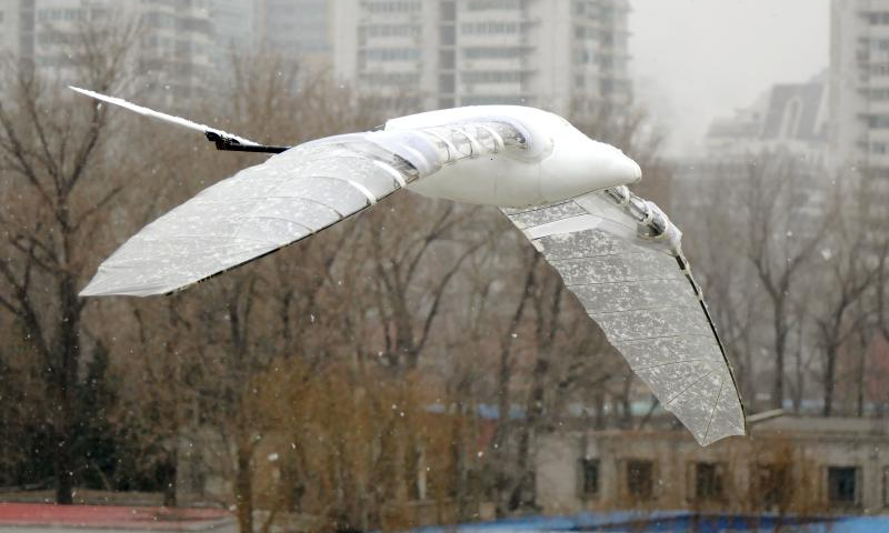 Китайски дрон-птица се задържа рекордно време във въздуха