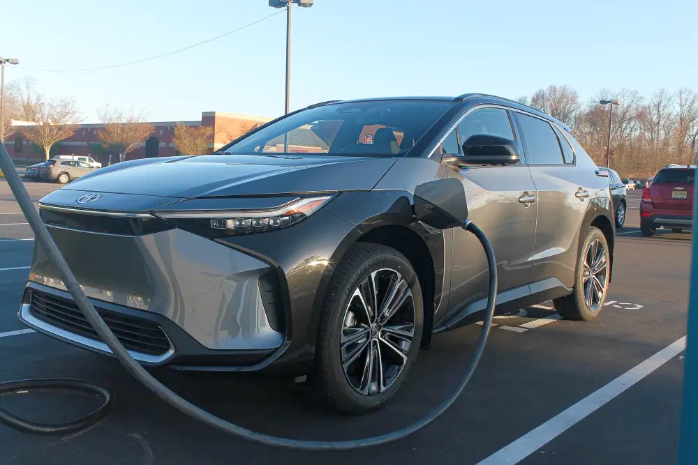 Toyota: Електромобилите никога няма да заемат повече от 30% от пазара