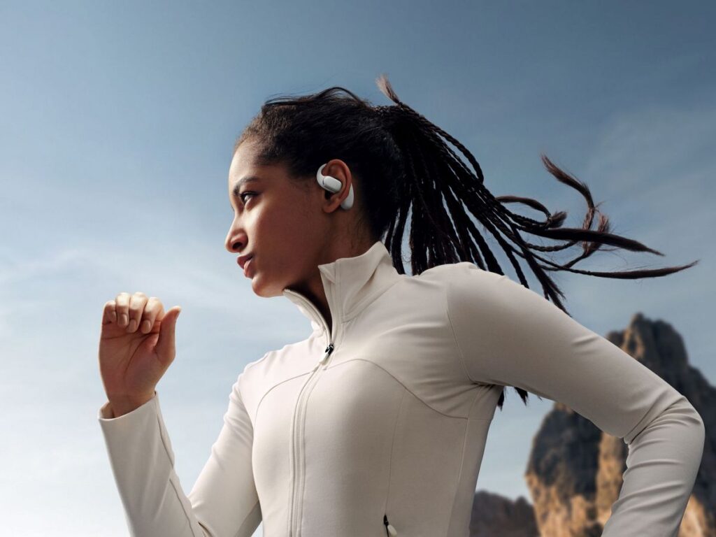 HUAWEI представи HUAWEI FreeArc, първите open-ear слушалки на бранда с кукички за уши